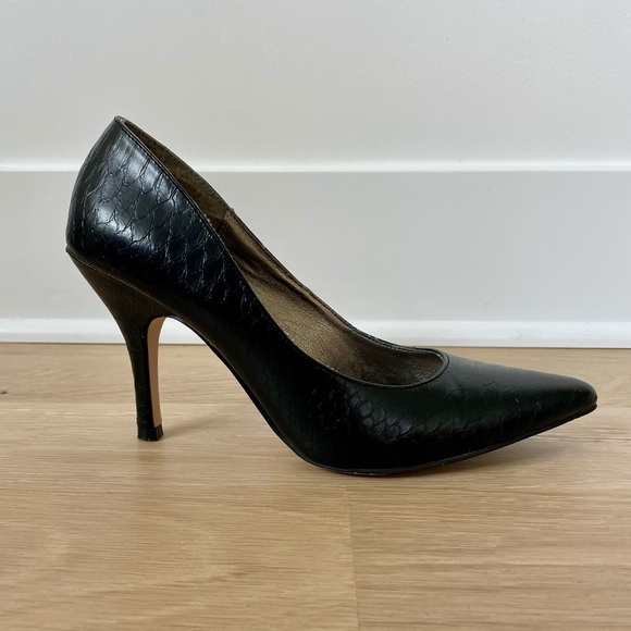 Rampage Black Stiletto Embossed Snakeskin Pumps -size 8 - Picture 5 of 8